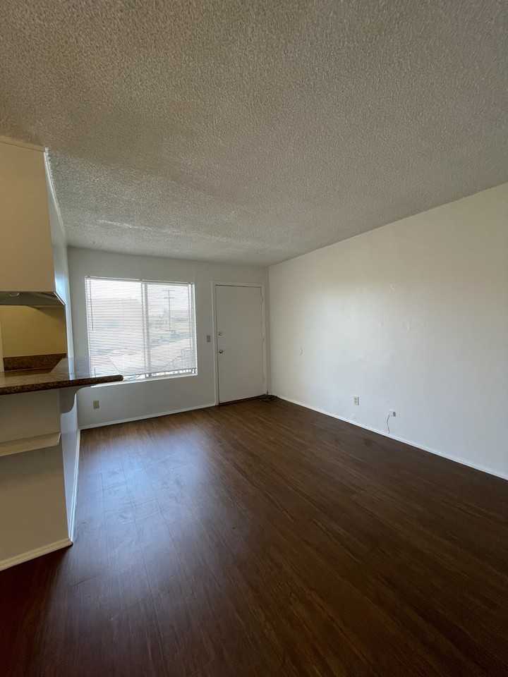 4264 Euclid Ave #6 - Photo 3 of 13
