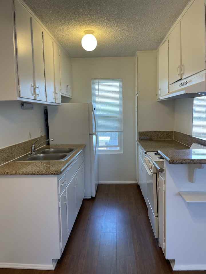 4264 Euclid Ave #6 - Photo 5 of 13