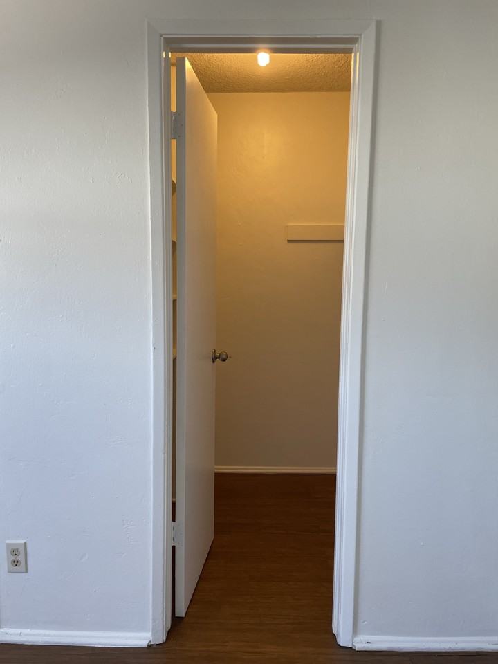 4264 Euclid Ave #6 - Photo 6 of 13