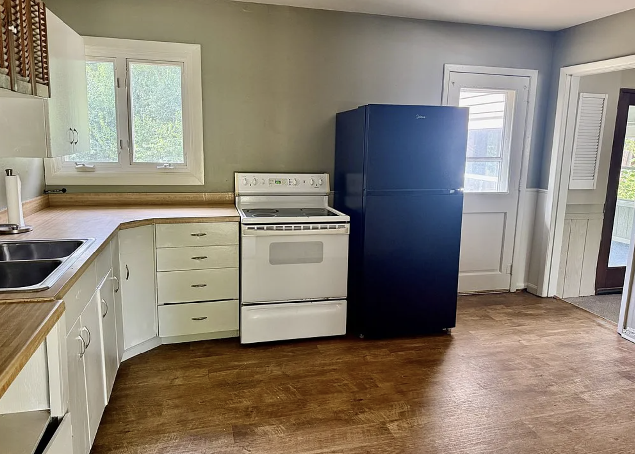 134 Madison Dr - Photo 2 of 19