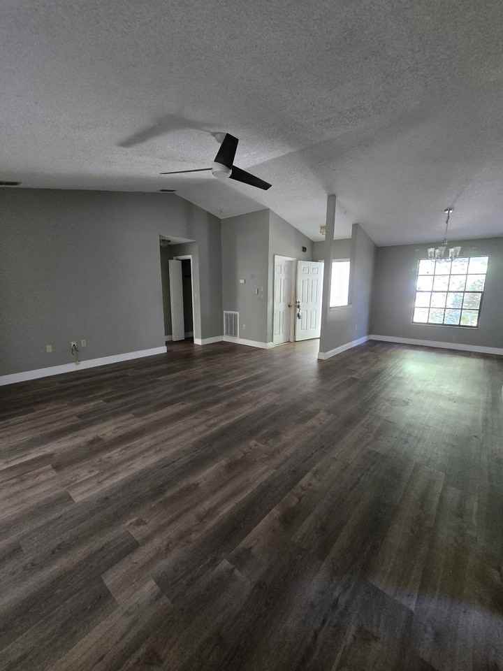 11101 Lindsay Rd - Photo 7 of 17