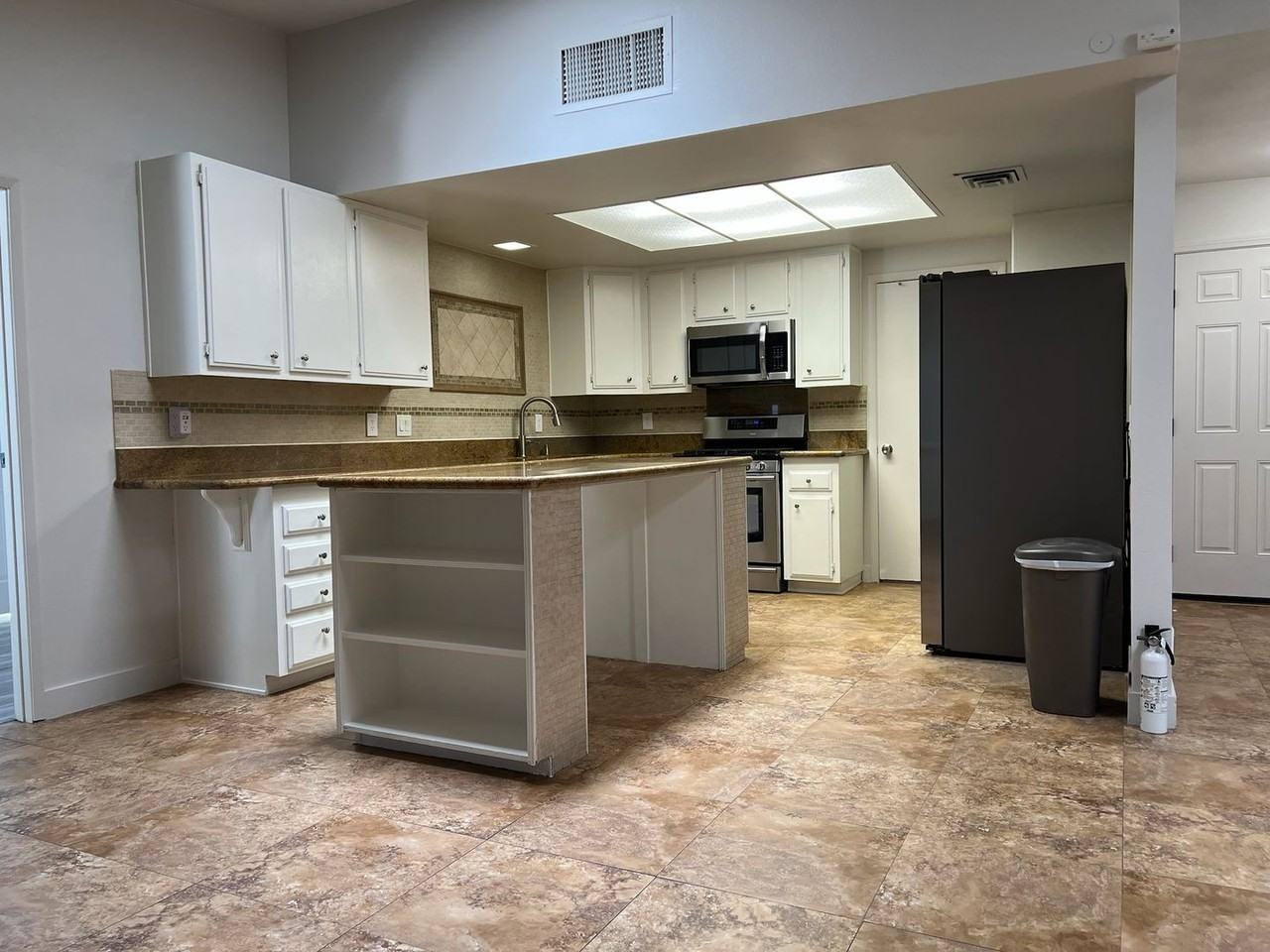 6247 Katella Ave - Photo 4 of 34