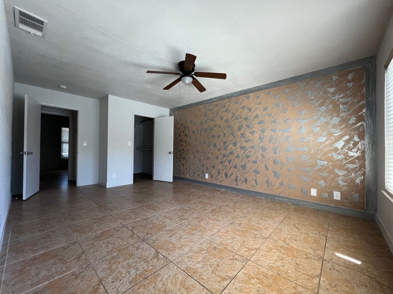 6247 Katella Ave - Photo 5 of 34