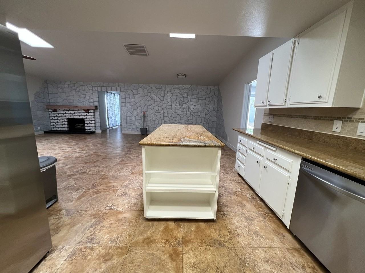 6247 Katella Ave - Photo 7 of 34