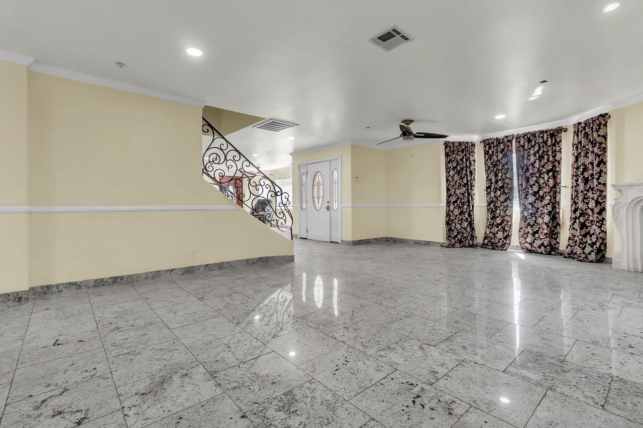 5246 5246 N Gareloch Ave - Main House - Photo 4 of 32