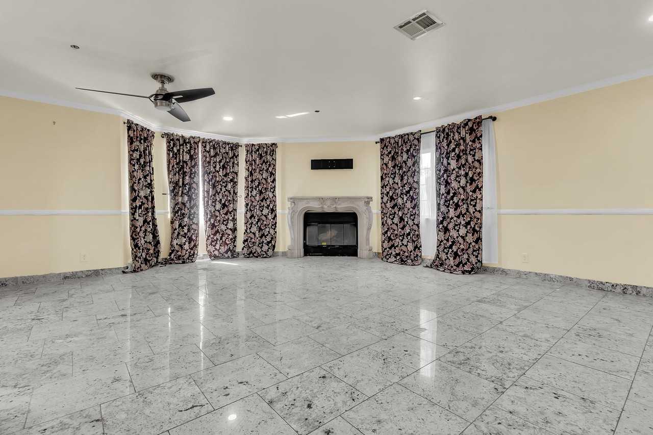 5246 5246 N Gareloch Ave - Main House - Photo 5 of 32