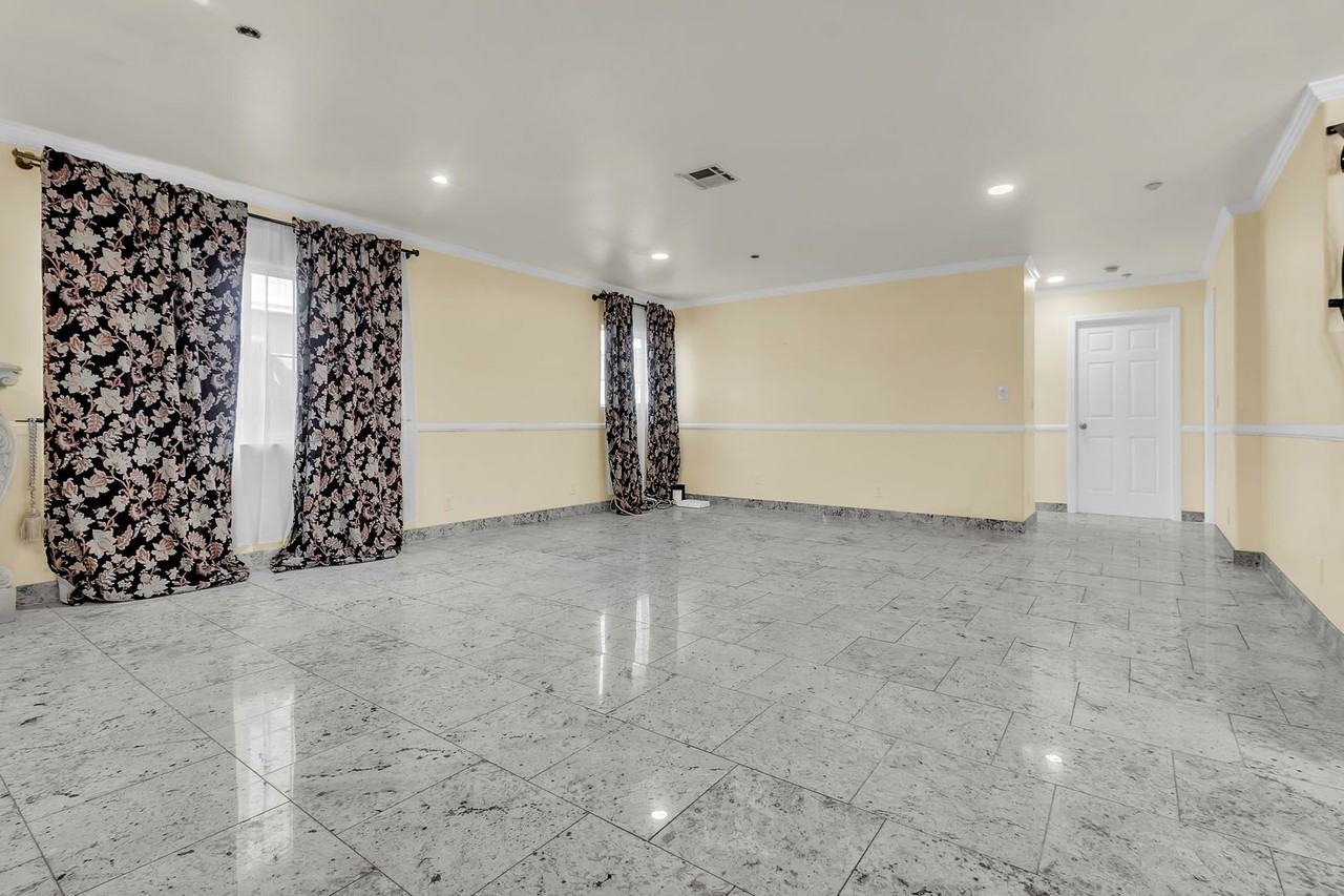 5246 5246 N Gareloch Ave - Main House - Photo 7 of 32