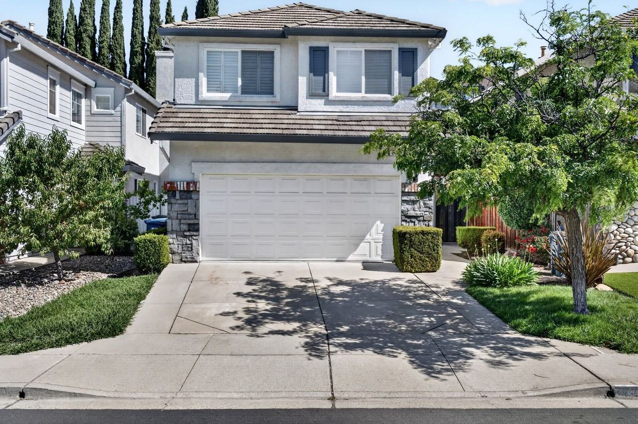 294 Bentley Ct - Photo 2 of 43