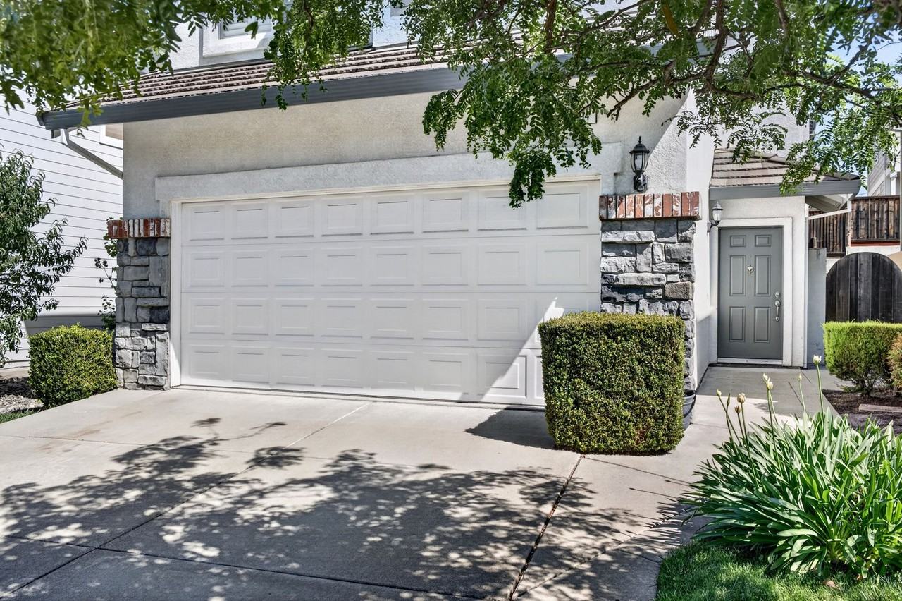 294 Bentley Ct - Photo 5 of 43