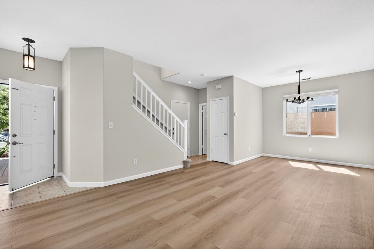 294 Bentley Ct - Photo 7 of 43