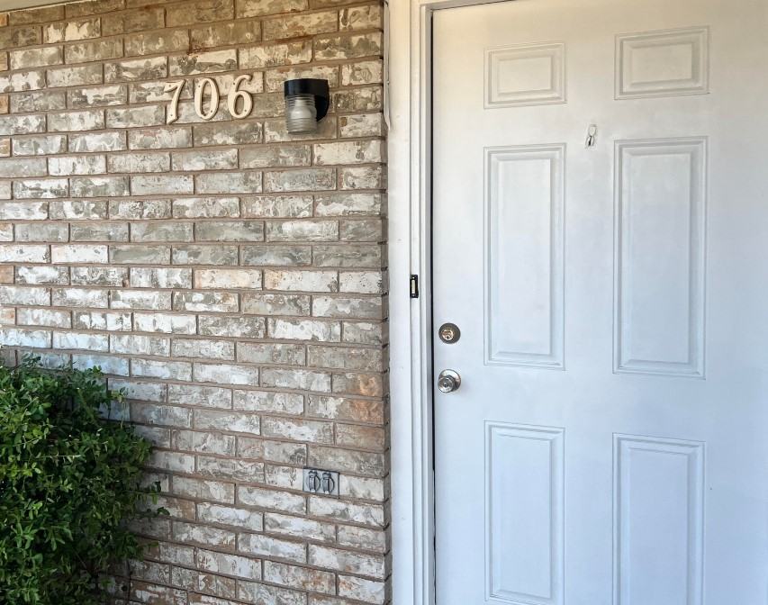708 E Redbud Ct - Photo 2 of 11