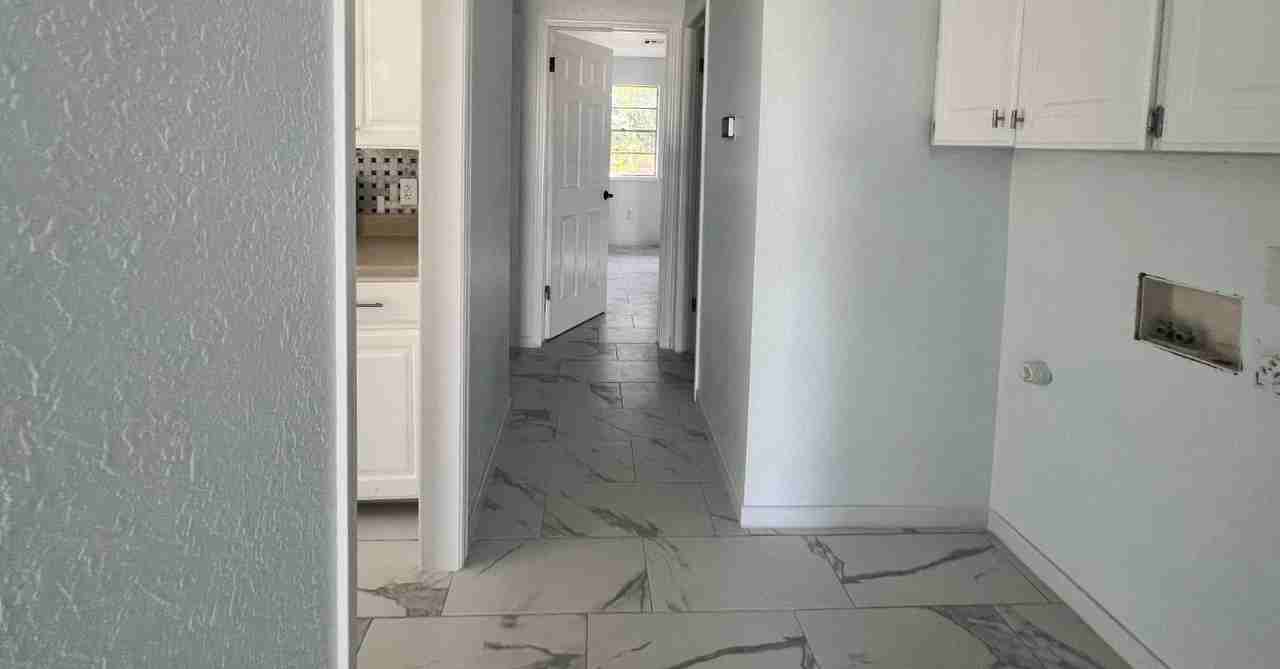 708 E Redbud Ct - Photo 6 of 11