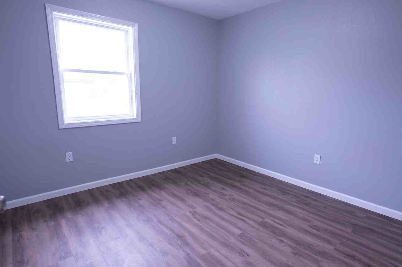 815 N Main St - Photo 4 of 9