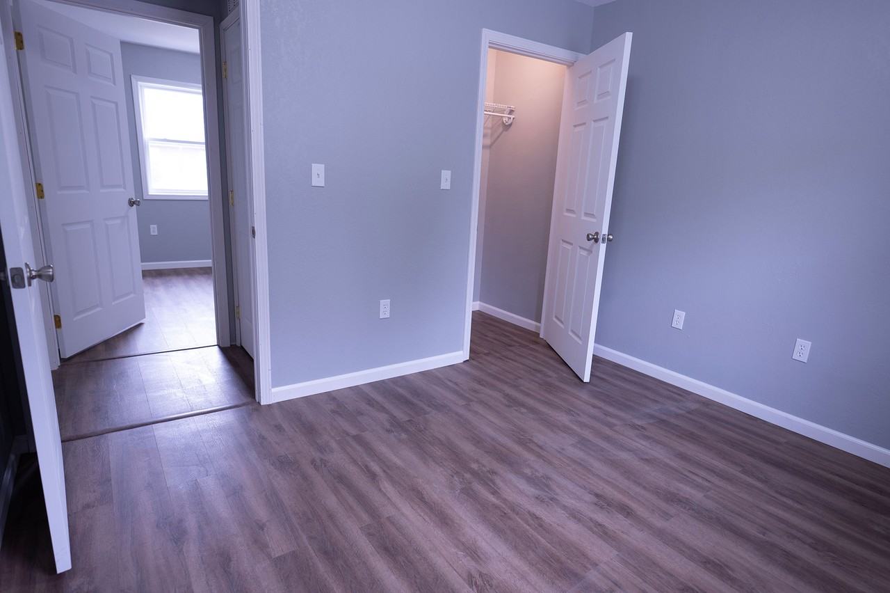 815 N Main St - Photo 7 of 9