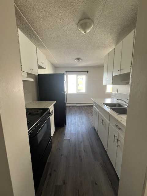 16421 Stony Plain Road Edmonton AB, T5P 4E8 - 404 - Photo 3 of 10