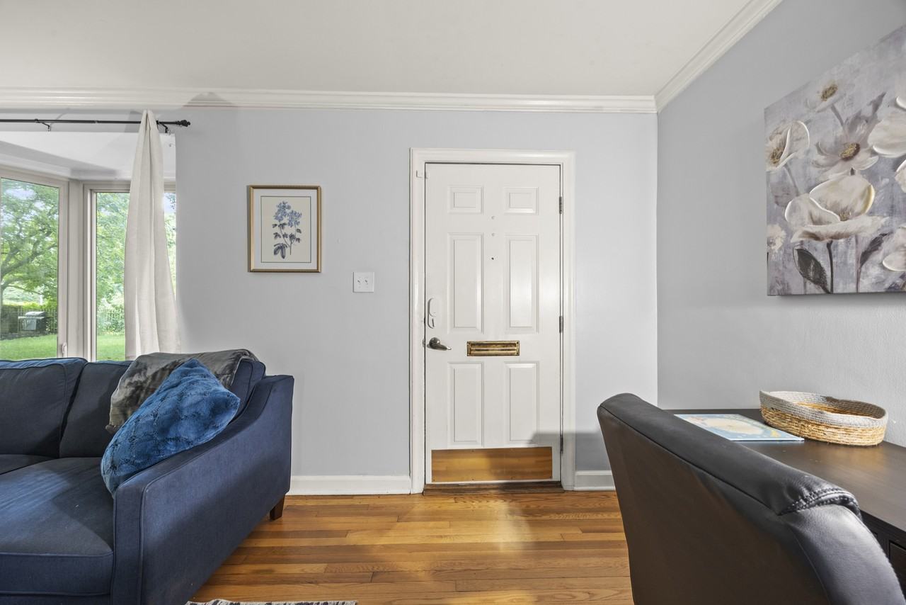 1744 E Broad St - Photo 7 of 21