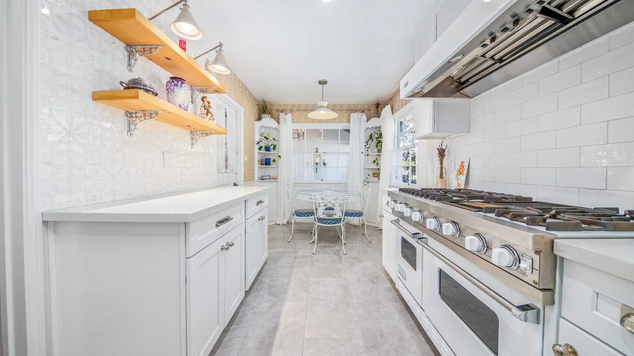 537 University Ave - Photo 6 of 40