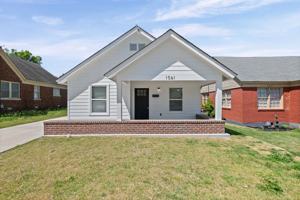 featured image of 1061 N Avalon St
