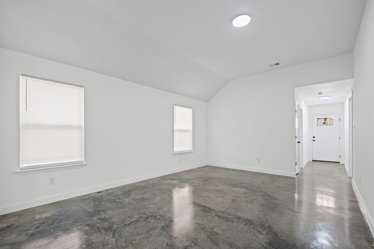 1061 N Avalon St - Photo 5 of 13