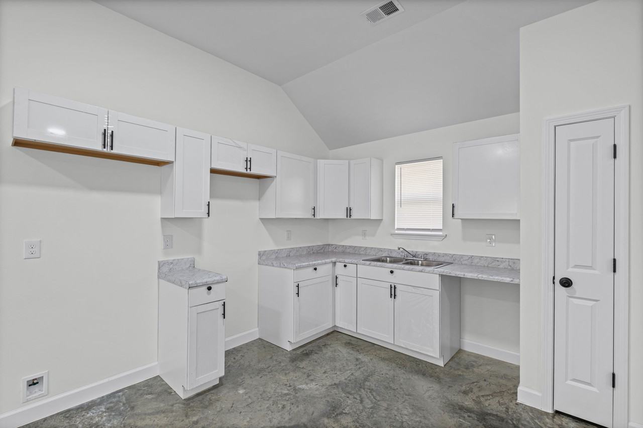 1061 N Avalon St - Photo 6 of 13