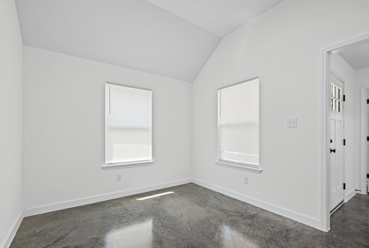 1061 N Avalon St - Photo 7 of 13