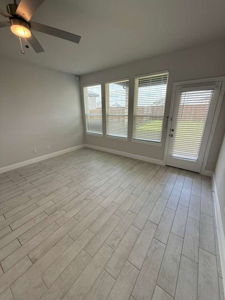 517 Lana Dr - Photo 3 of 22