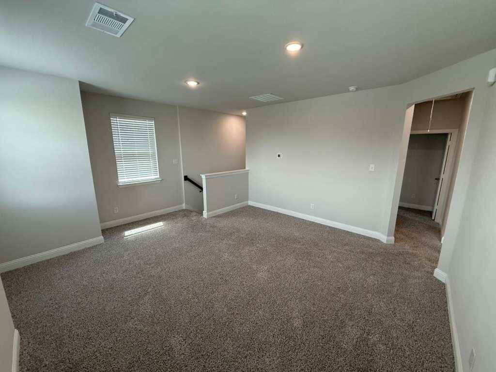 517 Lana Dr - Photo 4 of 22