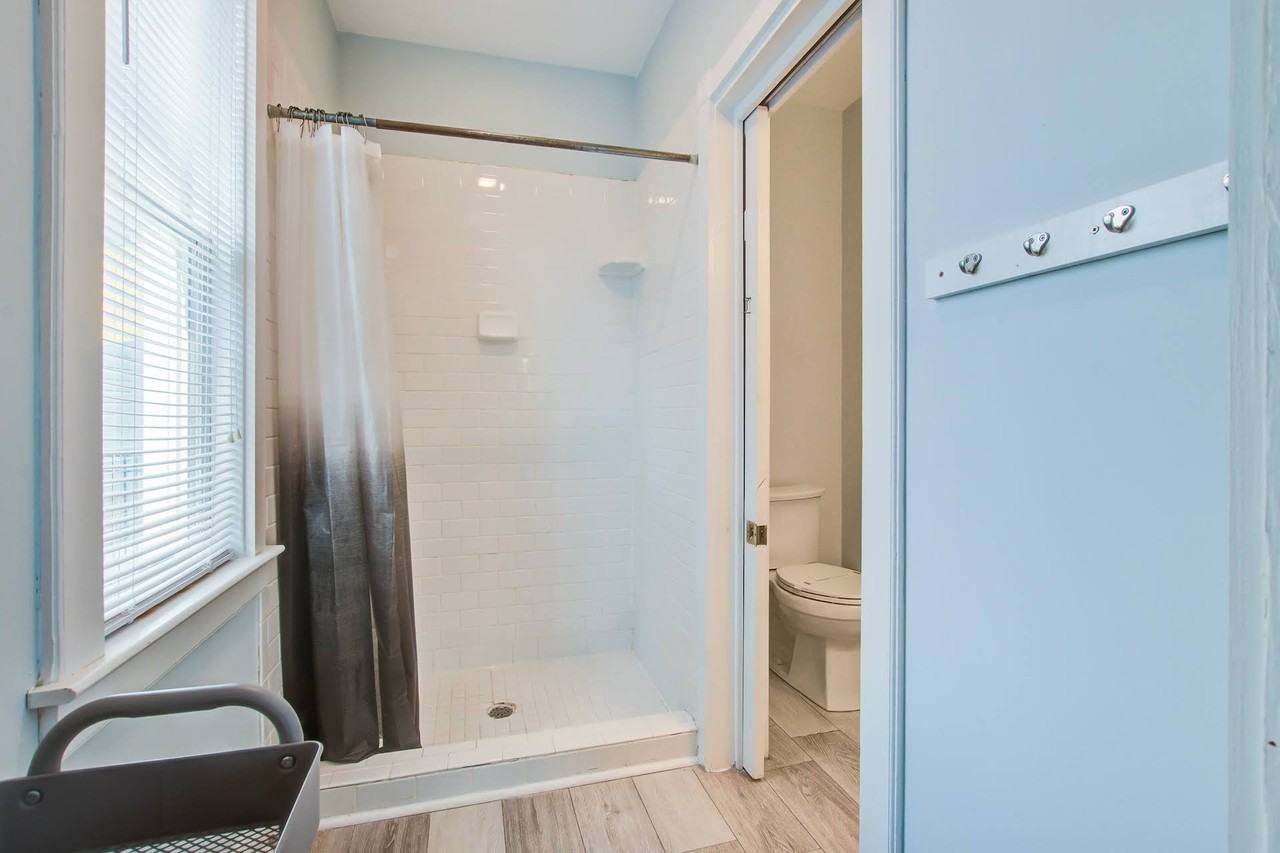 21 Hampden Ct - Photo 5 of 33