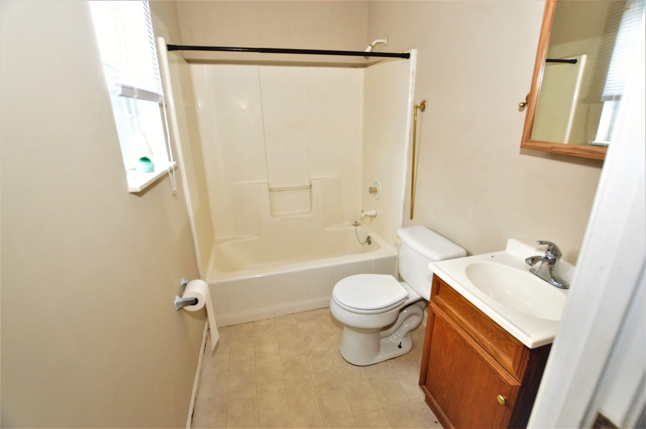 465 Valley St - Photo 2 of 8