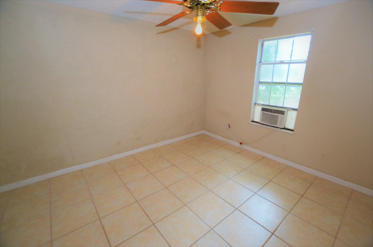 465 Valley St - Photo 3 of 8