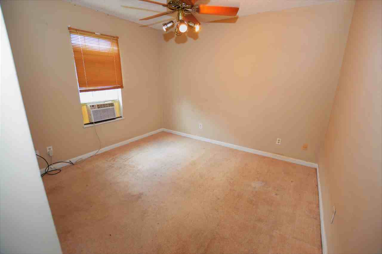 465 Valley St - Photo 4 of 8