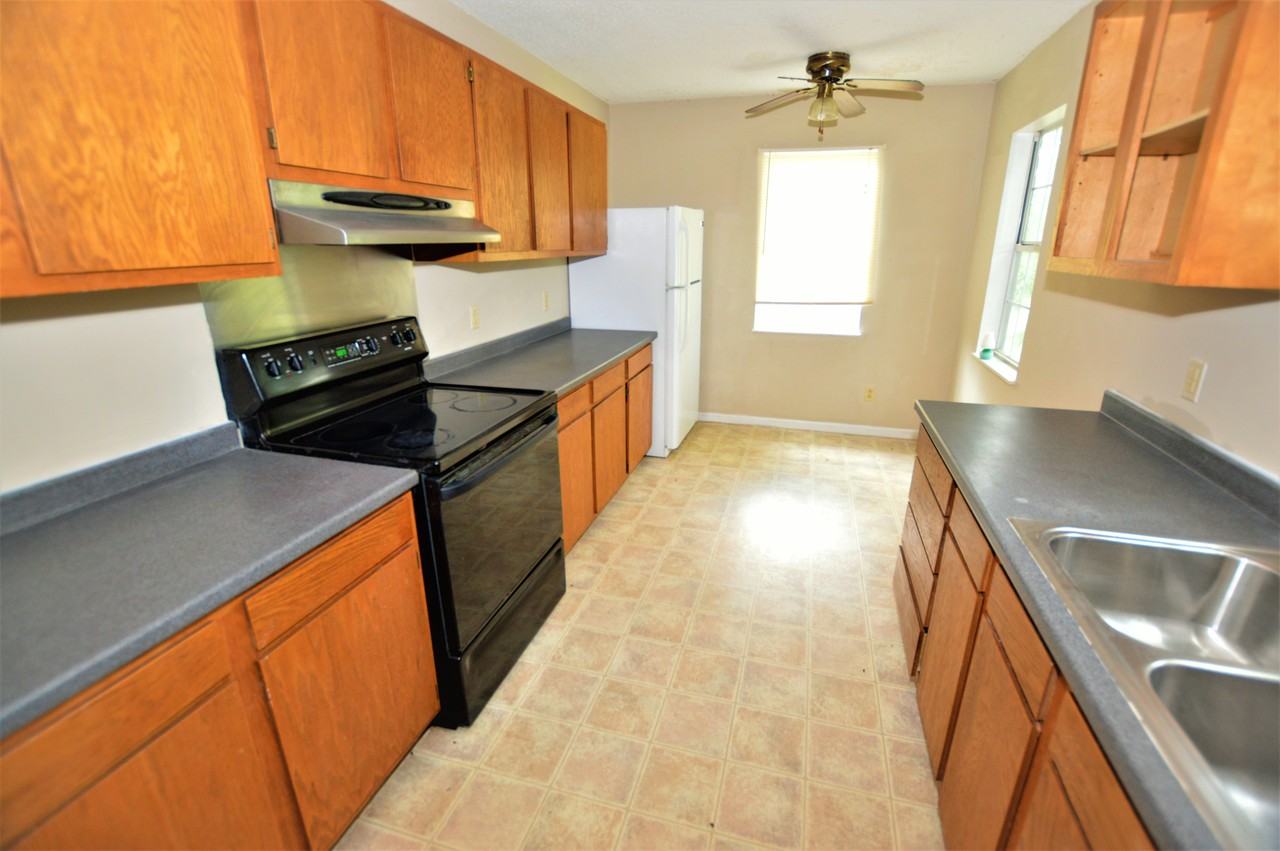 465 Valley St - Photo 5 of 8
