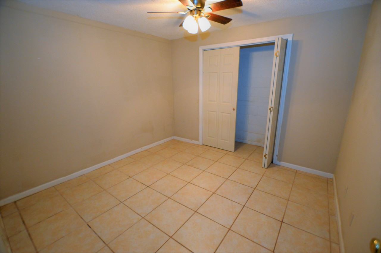 465 Valley St - Photo 6 of 8