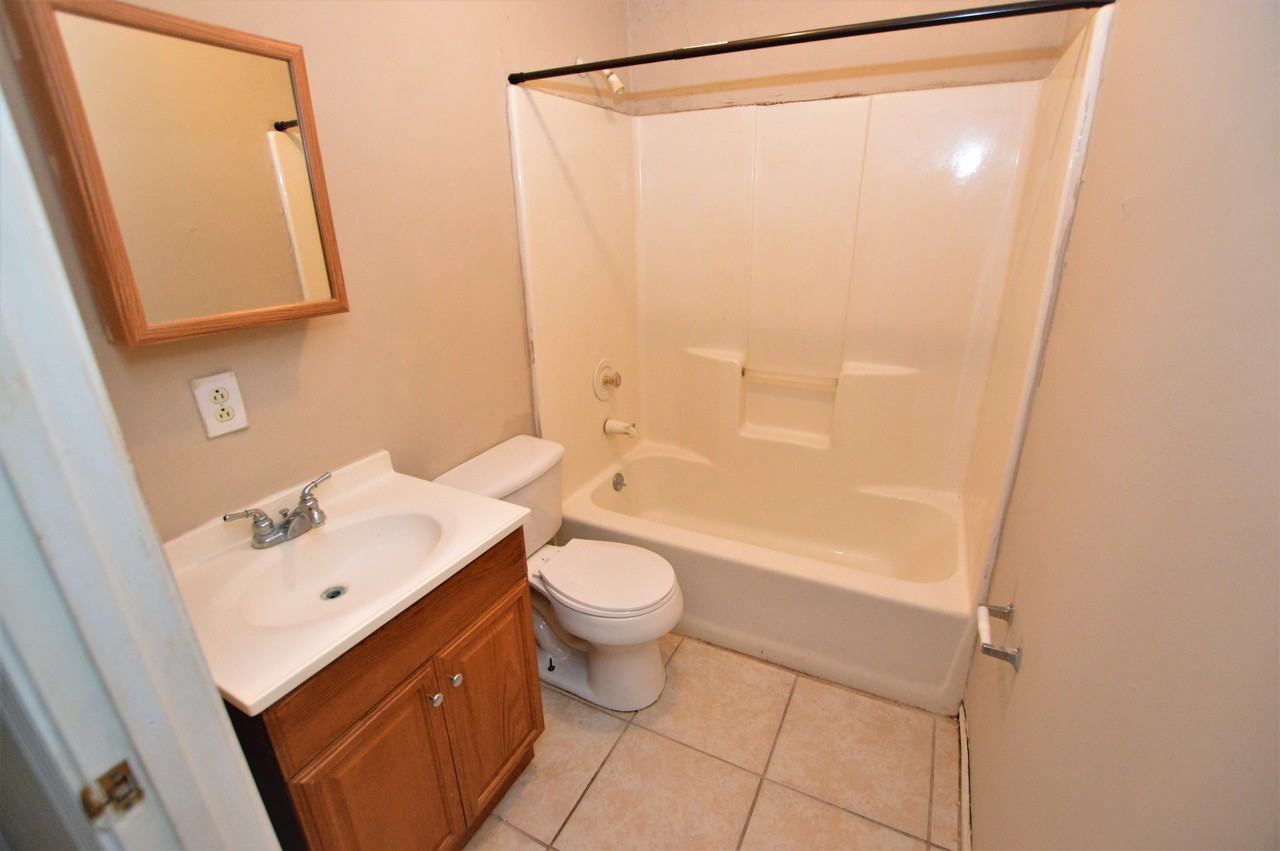 465 Valley St - Photo 7 of 8