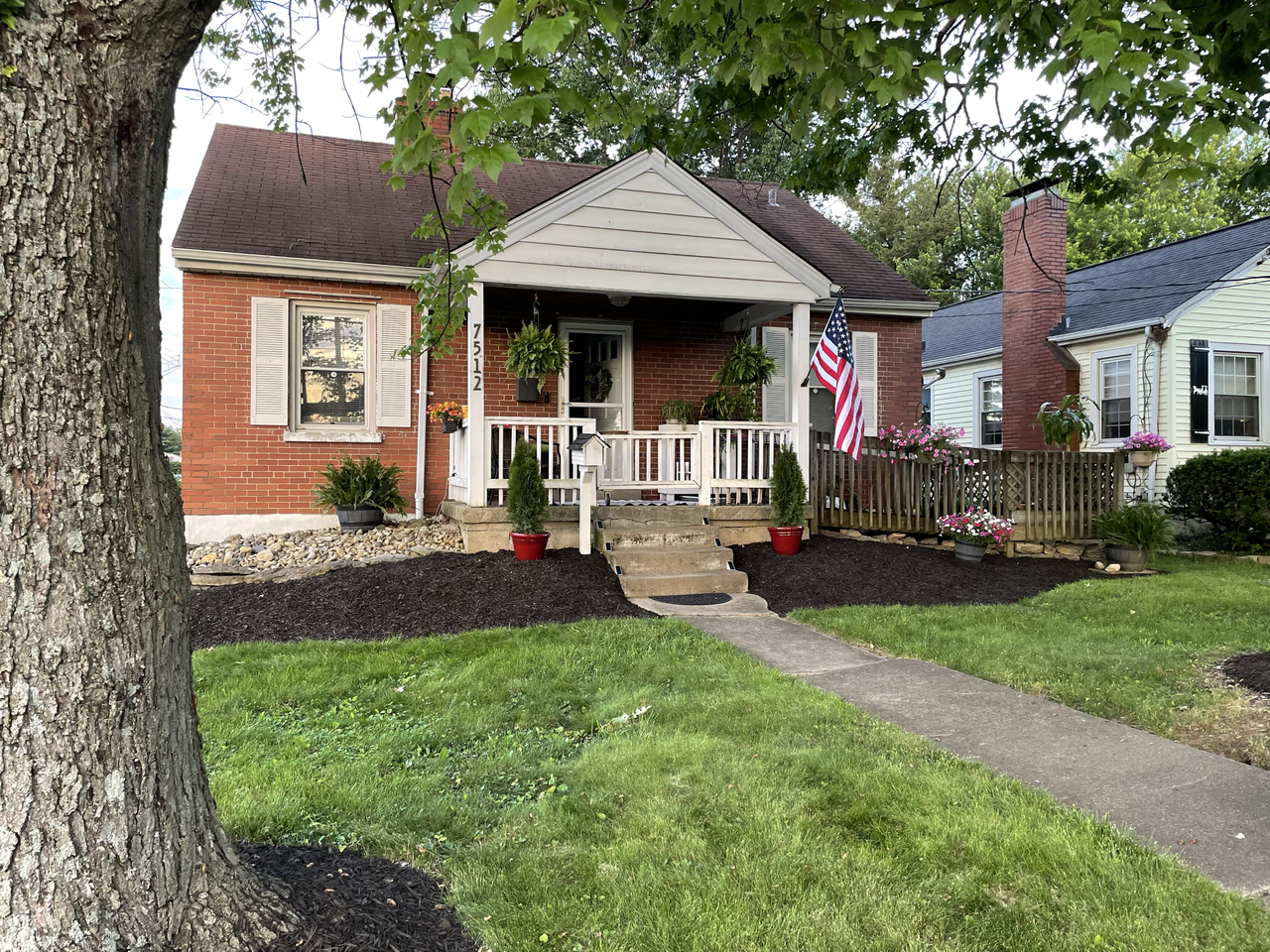 7512 Plainfield Rd - Photo 2 of 9