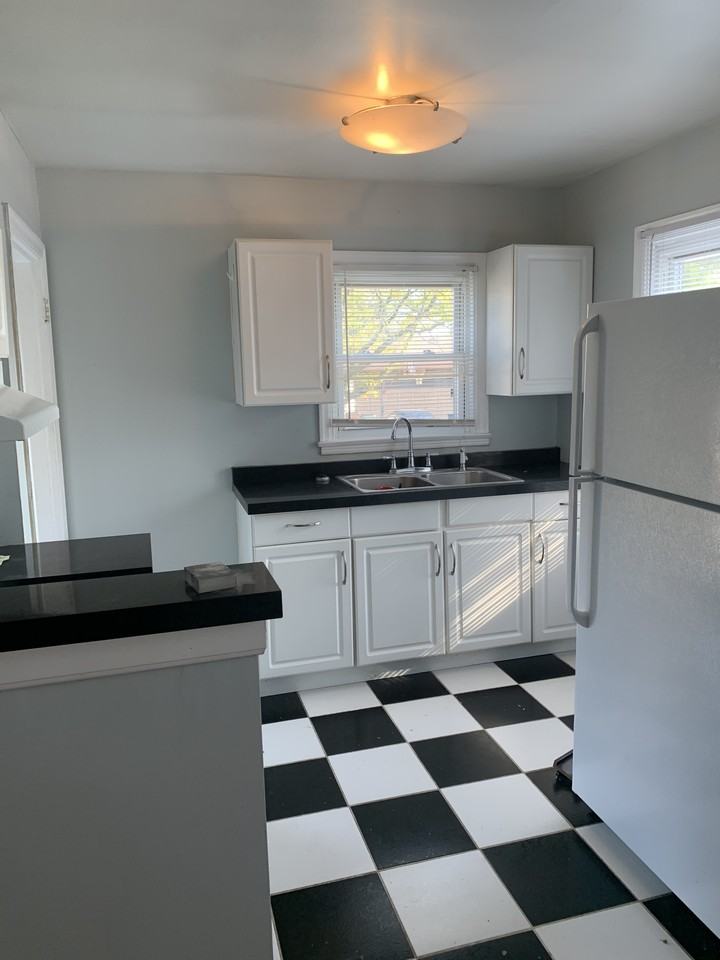7512 Plainfield Rd - Photo 3 of 9