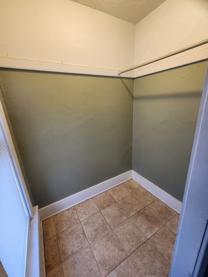 134 W 26th St #B - Photo 4 of 10