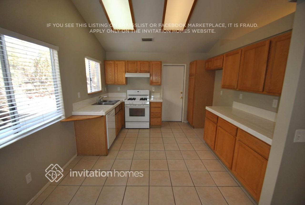 28663 Eridanus Dr - Photo 4 of 12