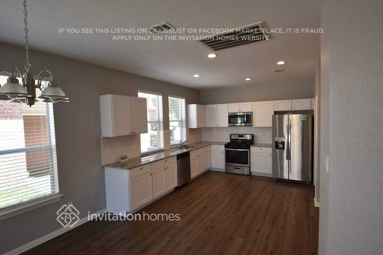 11705 Ficus Dr - Photo 3 of 15