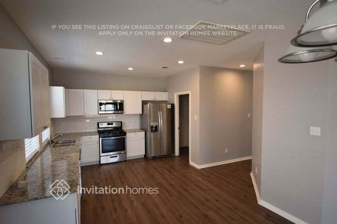 11705 Ficus Dr - Photo 4 of 15