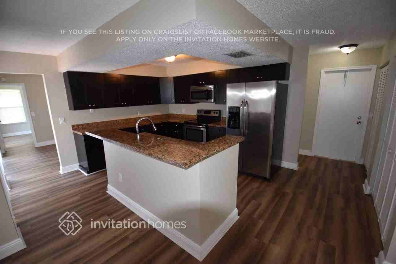 4998 Nw 5th Ave - Photo 3 of 12