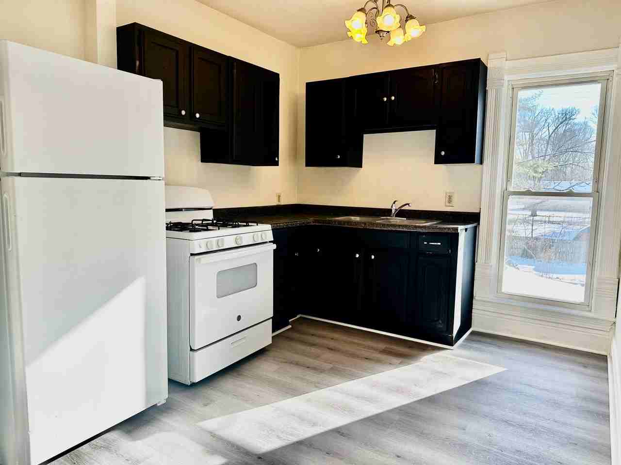647 W Lexington Ave #C - Photo 3 of 12