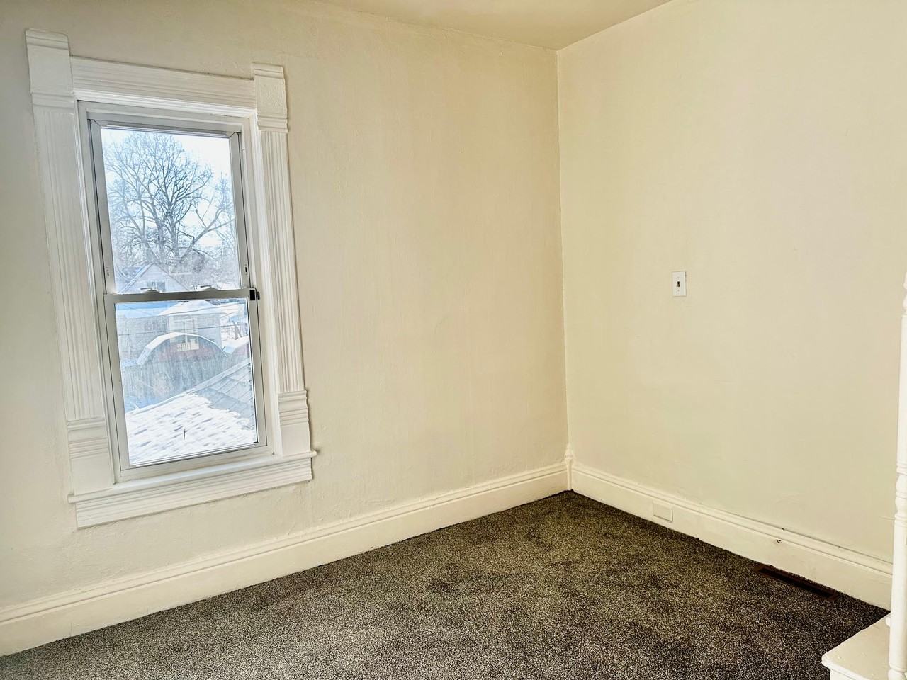 647 W Lexington Ave #C - Photo 5 of 12