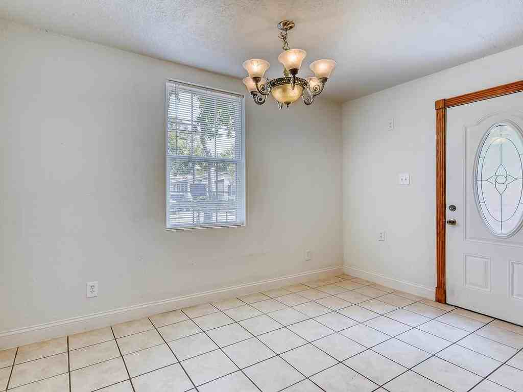 6203 Felix Ave - Photo 3 of 10