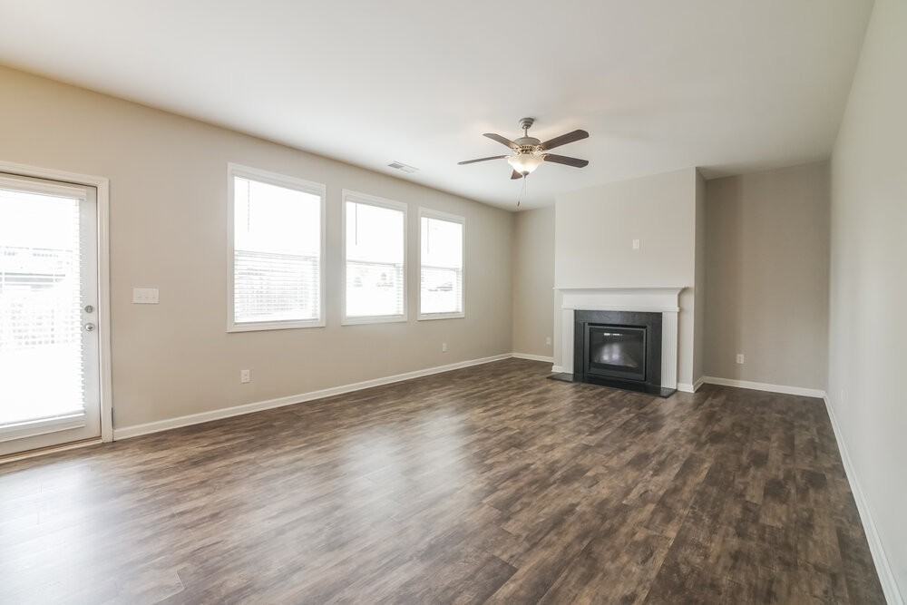 314 Lenore Ct - Photo 5 of 17