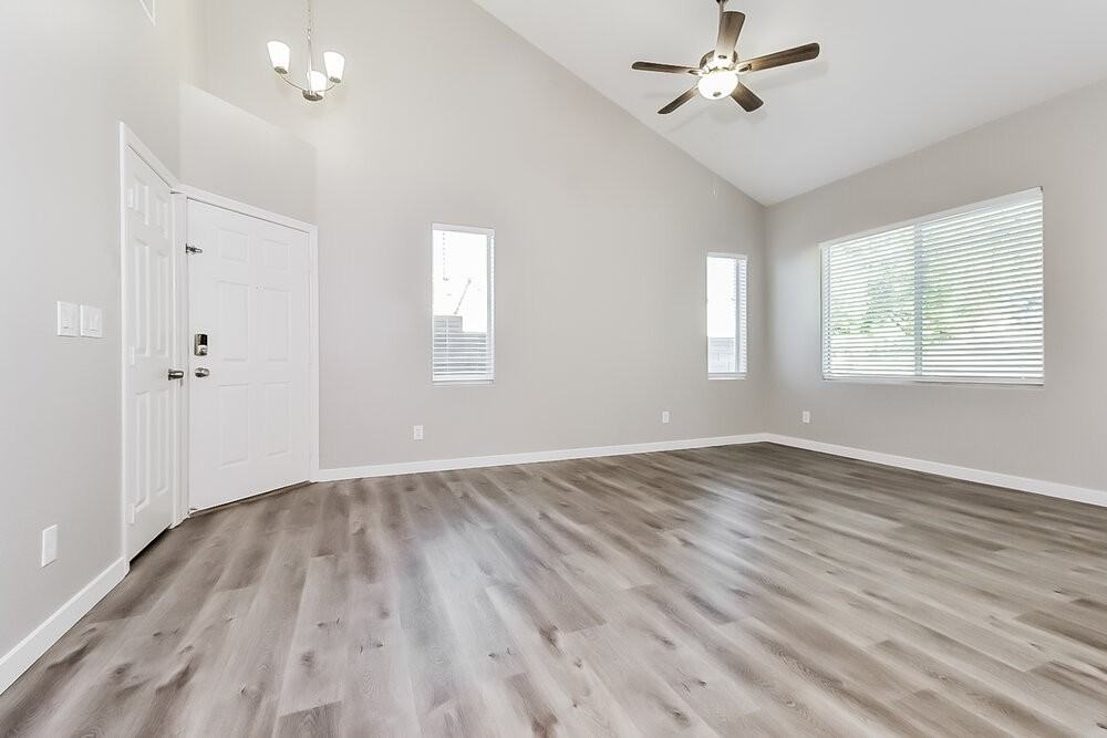 9556 Cabot Falls Ave - Photo 4 of 17