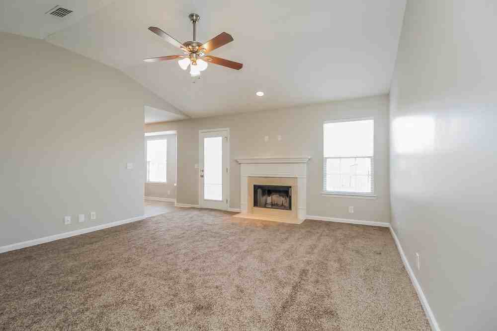 1923 Colyn Ave - Photo 3 of 16