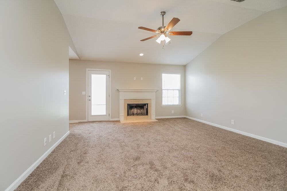 1923 Colyn Ave - Photo 4 of 16