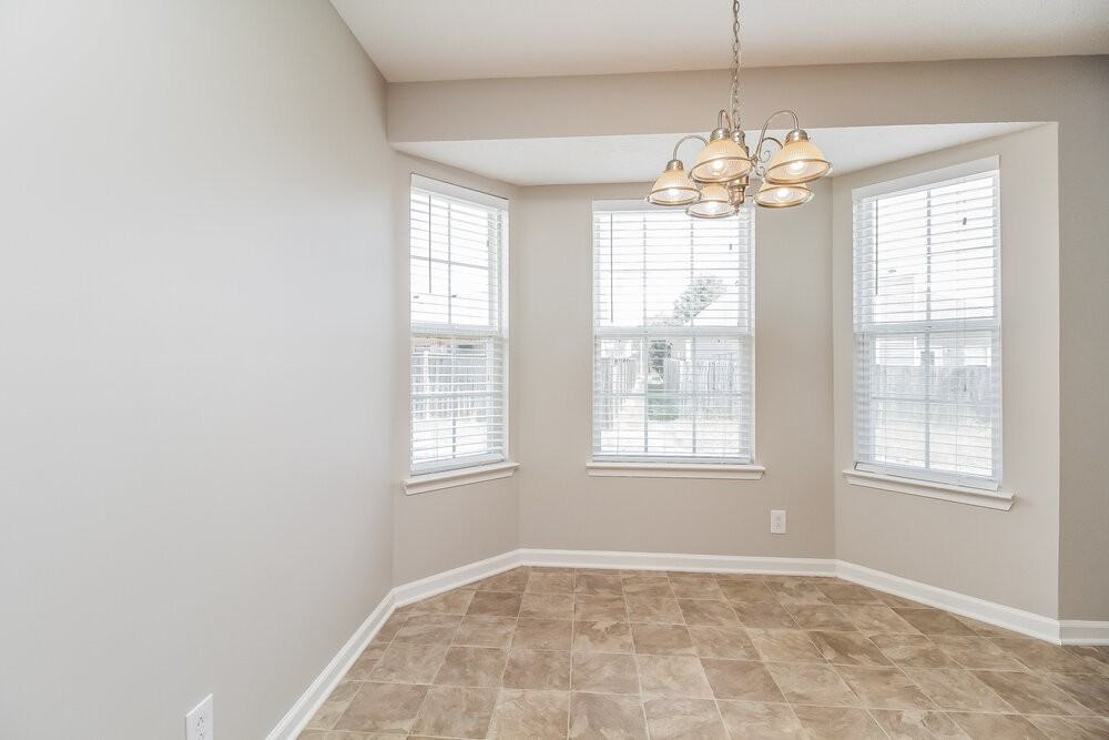 1923 Colyn Ave - Photo 5 of 16