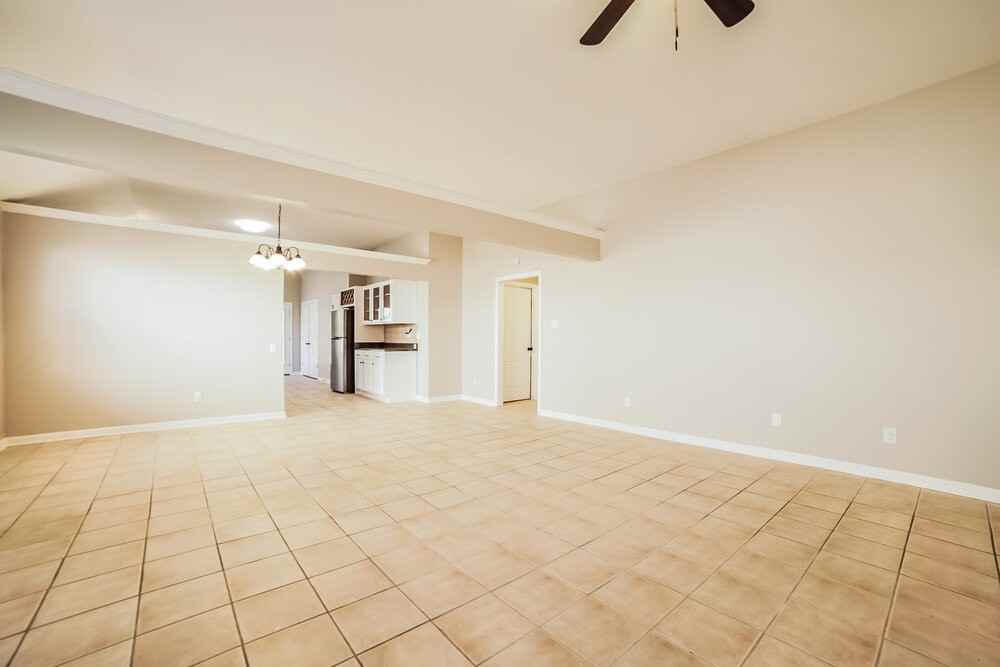 3800 Lake Village Cv - Photo 4 of 16